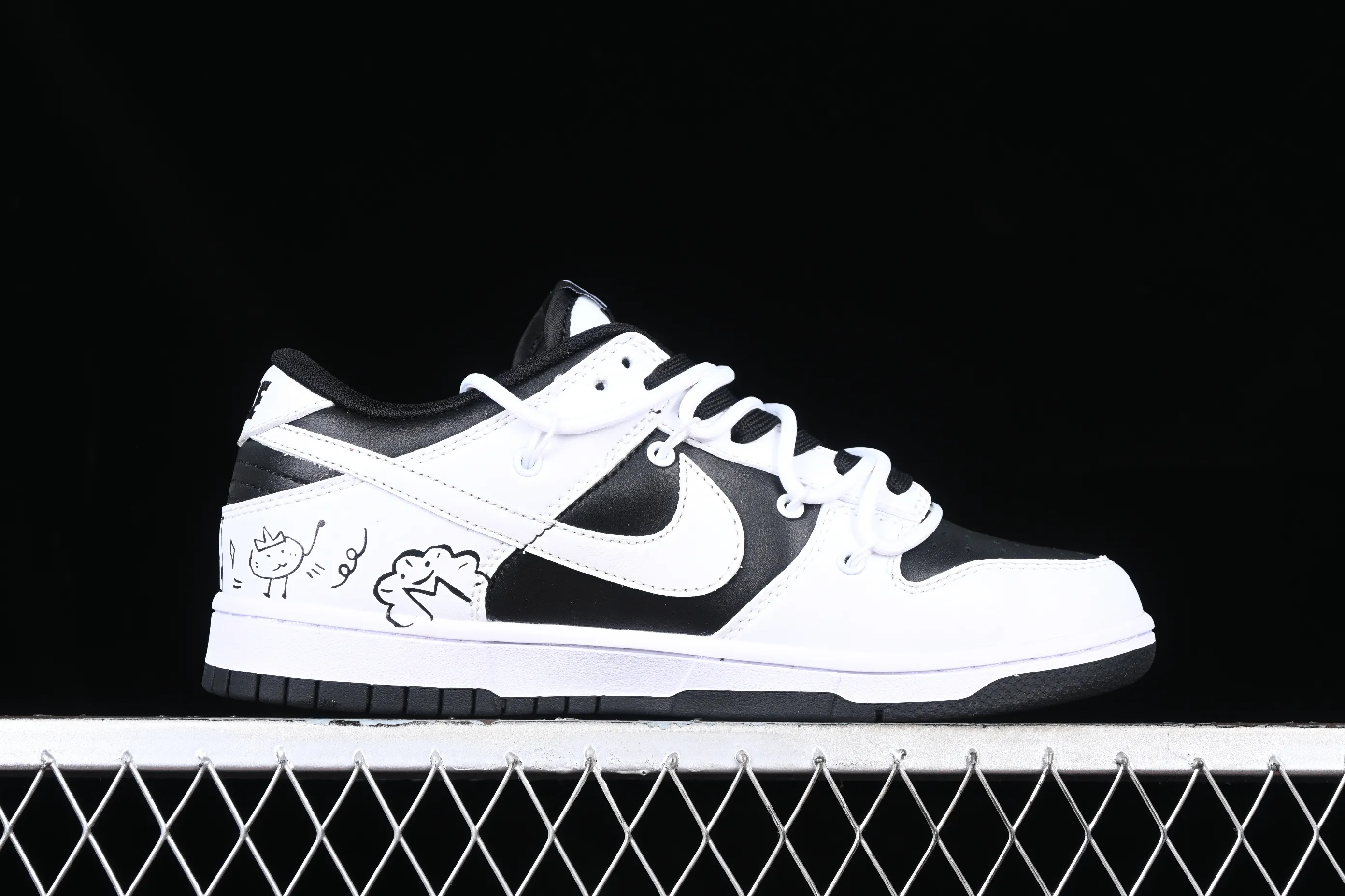 All categories Nk SB Dunk series Nk SB Dunk Low low-top sneakers Nk Dunk Low Reverse Panda-Little Monster SB strap low-top casual sneakers DD1391-100